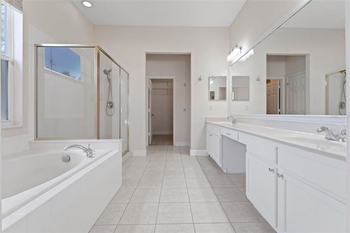 Image No.17-5 Bed Property for sale