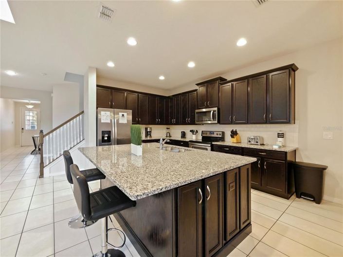 Image No.10-7 Bed Property for sale