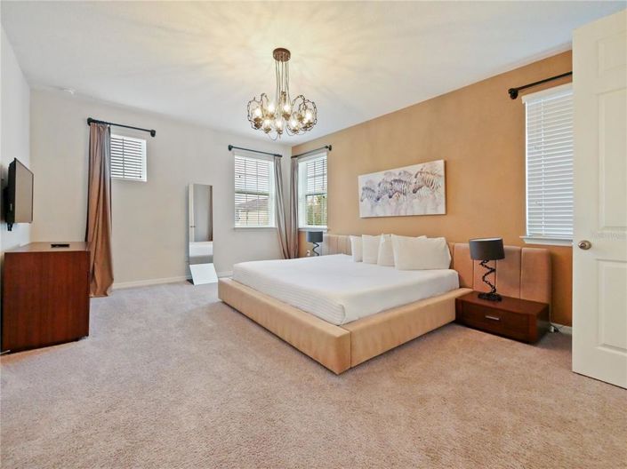 Image No.16-7 Bed Property for sale