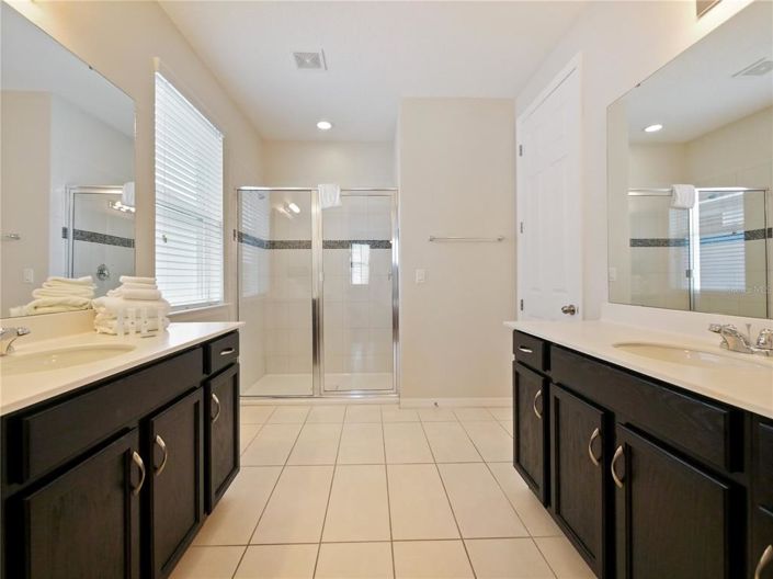 Image No.18-7 Bed Property for sale