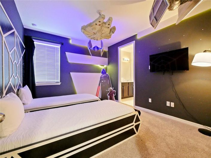 Image No.19-7 Bed Property for sale