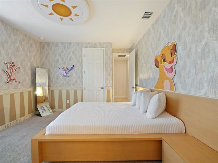 Image No.20-7 Bed Property for sale