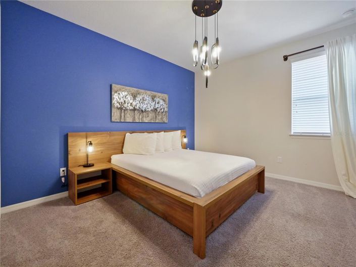 Image No.24-7 Bed Property for sale