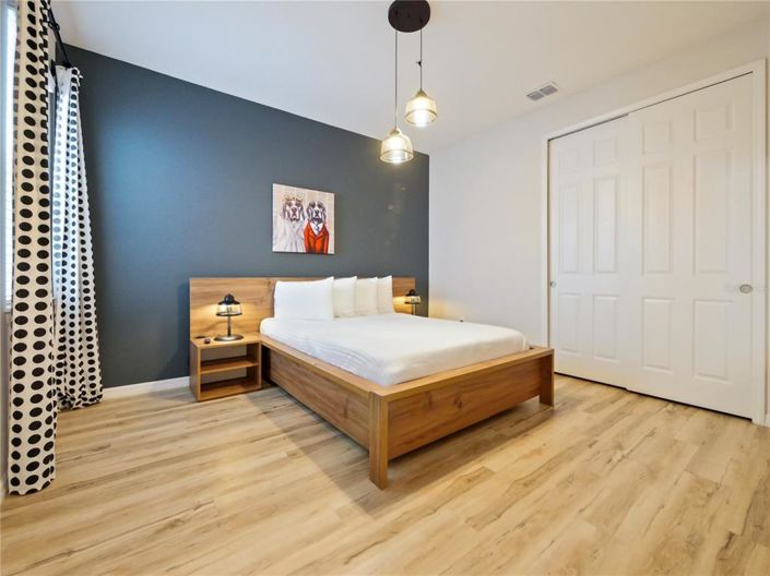 Image No.26-7 Bed Property for sale