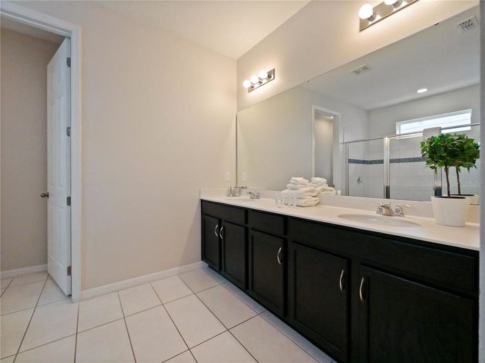 Image No.5-7 Bed Property for sale