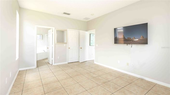 Image No.11-8 Bed Property for sale