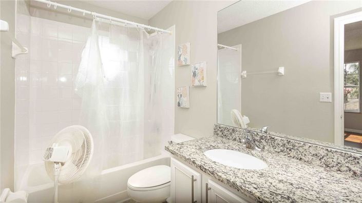 Image No.20-8 Bed Property for sale