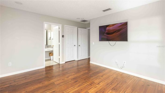 Image No.21-8 Bed Property for sale