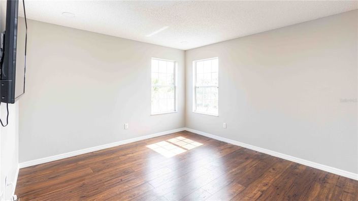 Image No.22-8 Bed Property for sale