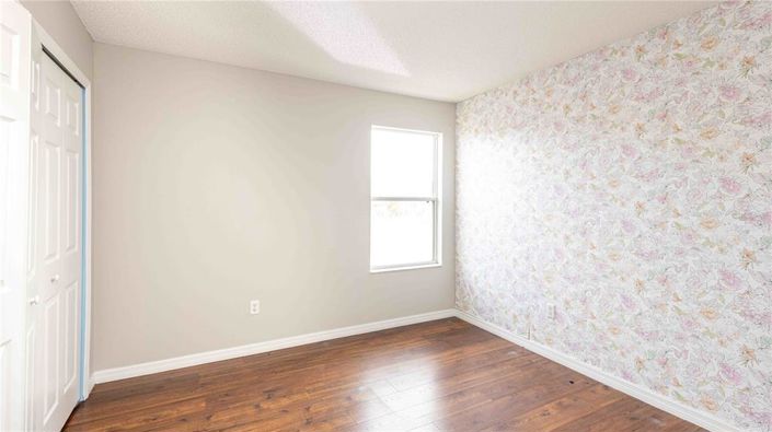 Image No.24-8 Bed Property for sale