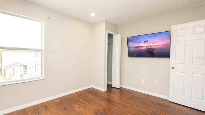 Image No.30-8 Bed Property for sale