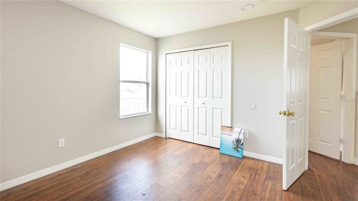 Image No.32-8 Bed Property for sale