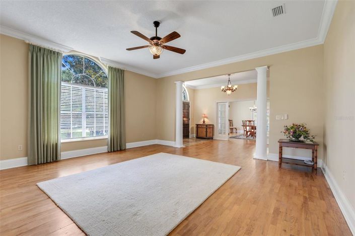 Image No.10-5 Bed Property for sale