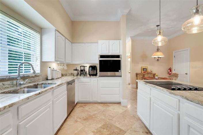 Image No.17-5 Bed Property for sale