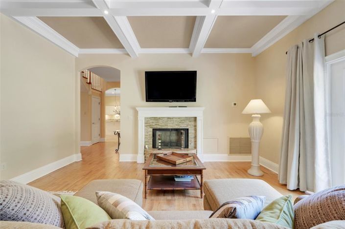 Image No.19-5 Bed Property for sale