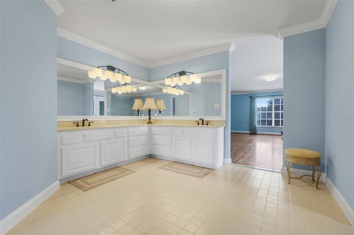 Image No.29-5 Bed Property for sale