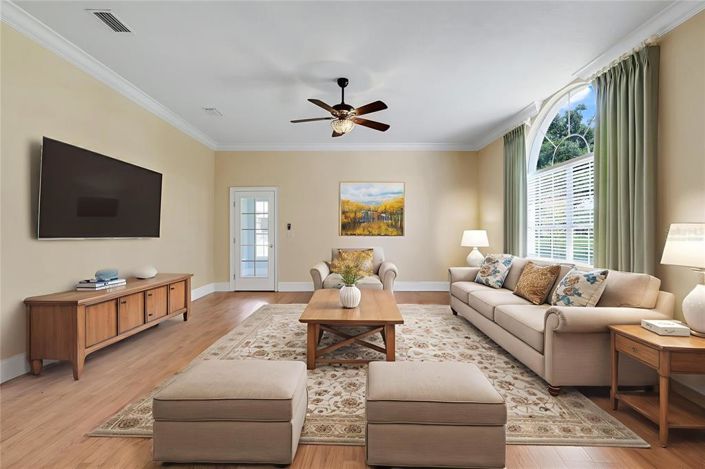 Image No.8-5 Bed Property for sale