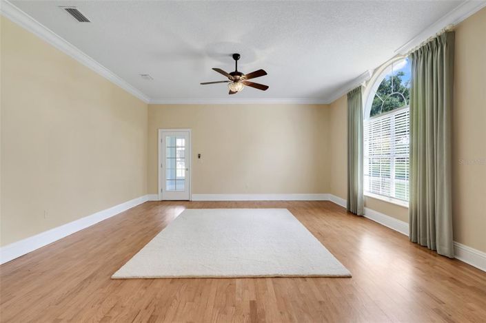 Image No.9-5 Bed Property for sale