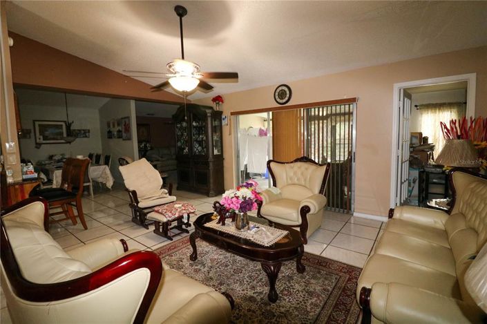 Image No.12-5 Bed Property for sale