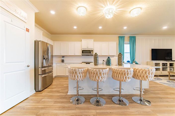 Image No.12-8 Bed Property for sale