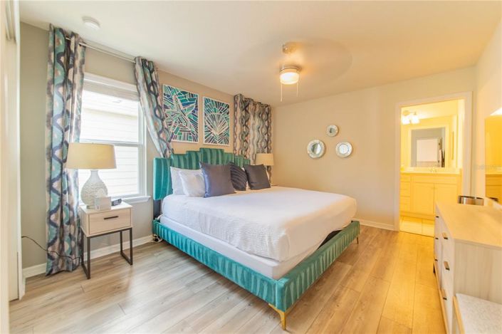 Image No.28-8 Bed Property for sale