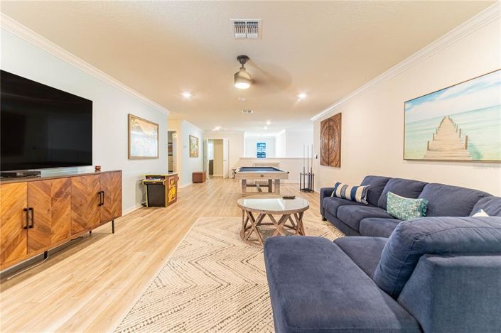 Image No.34-8 Bed Property for sale