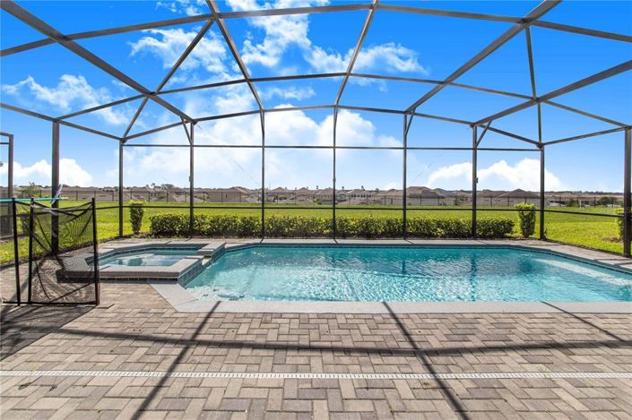 Image No.7-8 Bed Property for sale