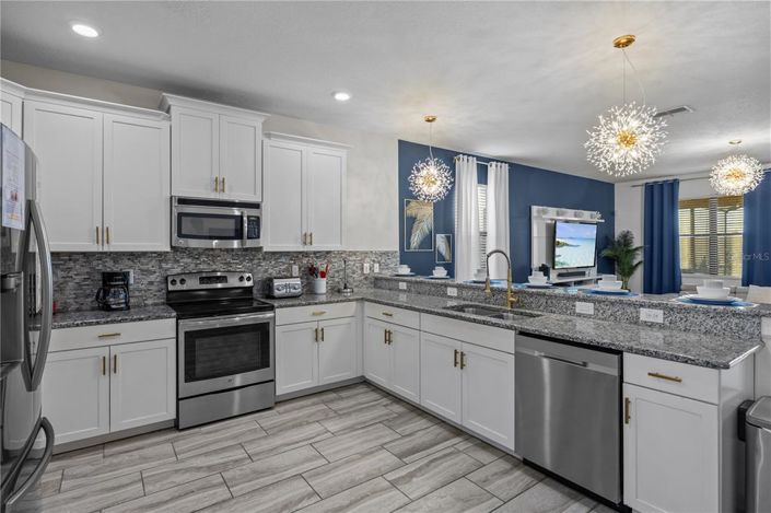 Image No.10-9 Bed Property for sale