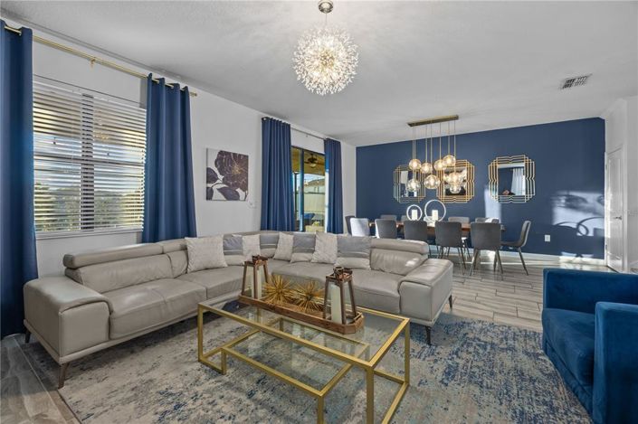 Image No.2-9 Bed Property for sale