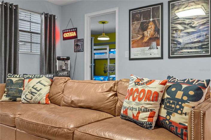 Image No.24-9 Bed Property for sale