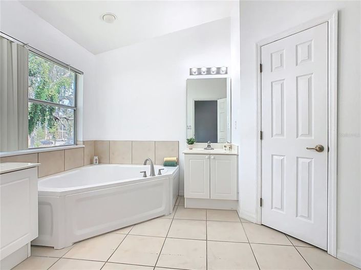 Image No.40-4 Bed Townhouse for sale