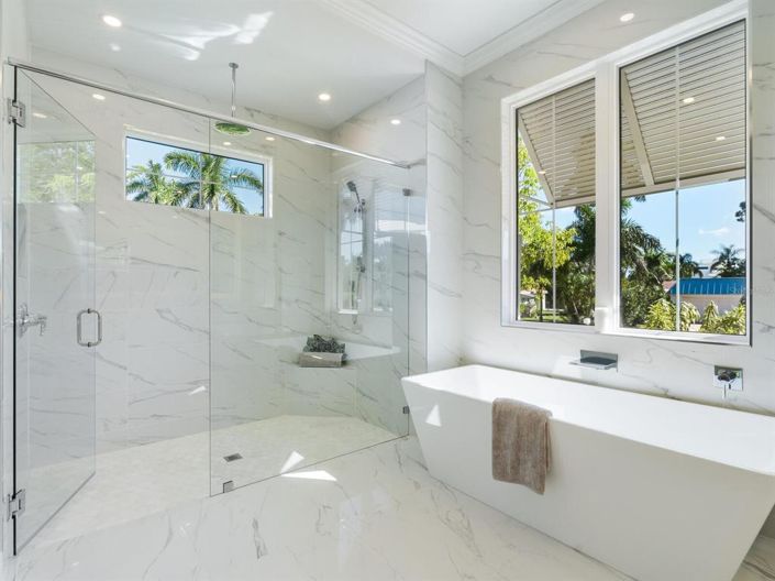 Image No.20-4 Bed Property for sale