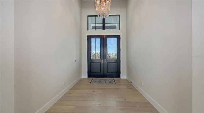 Image No.12-5 Bed Property for sale