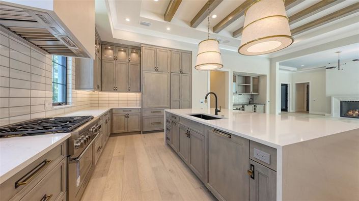 Image No.24-5 Bed Property for sale