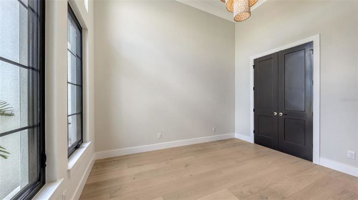 Image No.27-5 Bed Property for sale