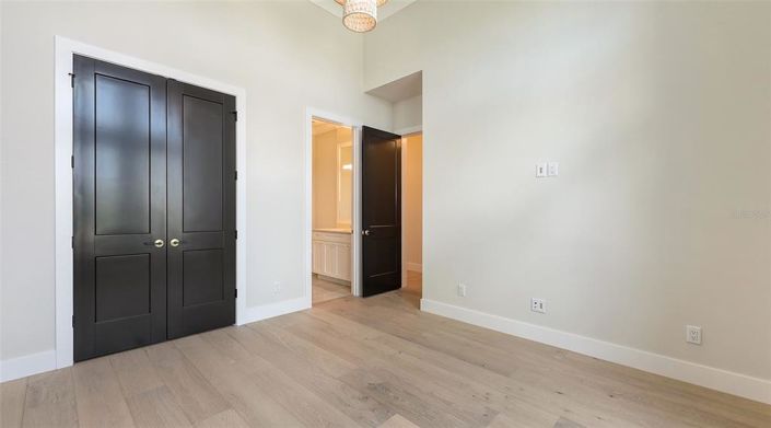 Image No.32-5 Bed Property for sale