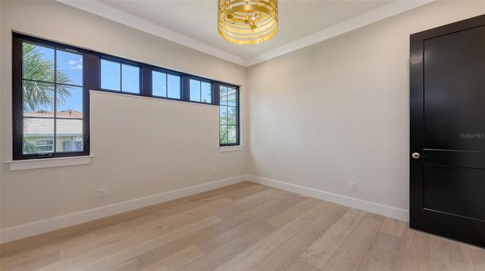 Image No.36-5 Bed Property for sale