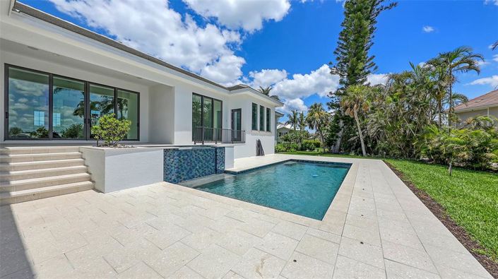 Image No.49-5 Bed Property for sale