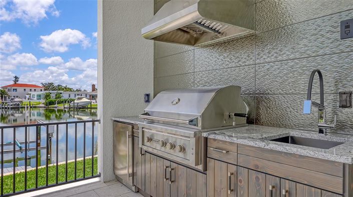 Image No.60-5 Bed Property for sale