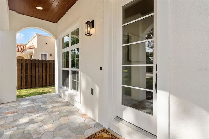 Image No.6-5 Bed Property for sale