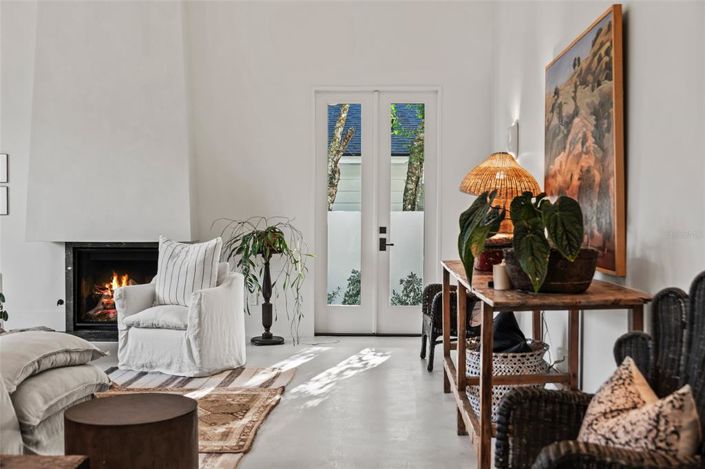 Image No.10-4 Bed Property for sale