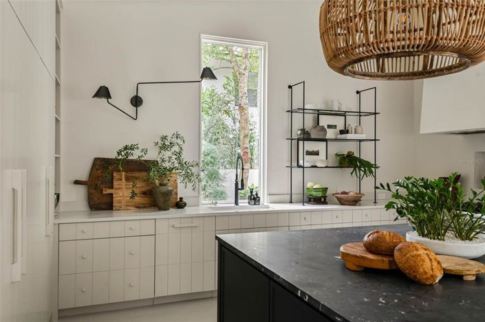 Image No.21-4 Bed Property for sale