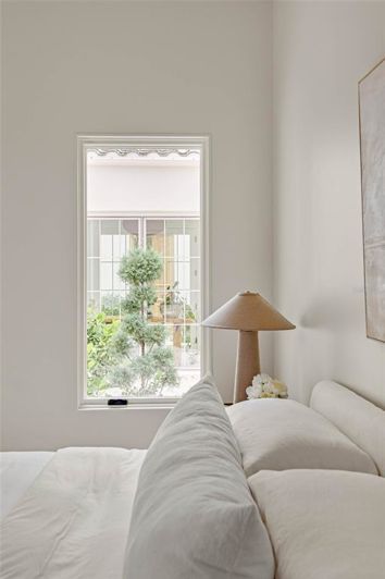 Image No.28-4 Bed Property for sale