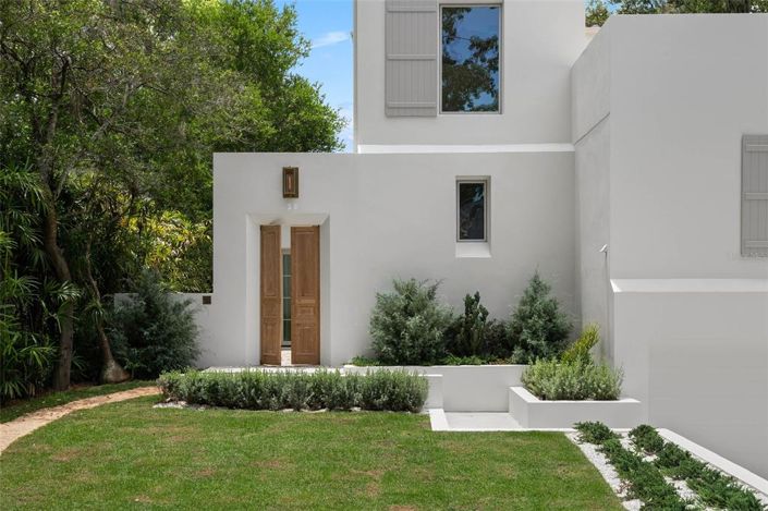 Image No.4-4 Bed Property for sale