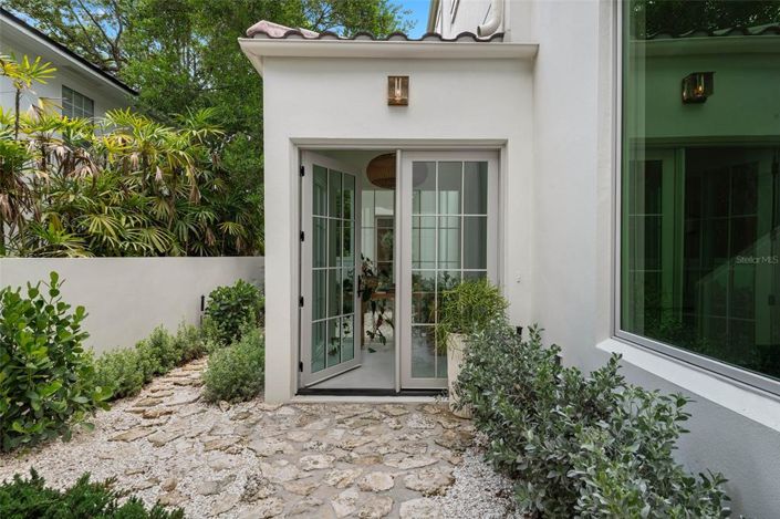 Image No.5-4 Bed Property for sale