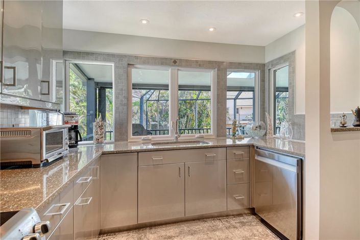 Image No.12-2 Bed Property for sale