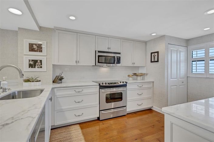 Image No.13-2 Bed Property for sale