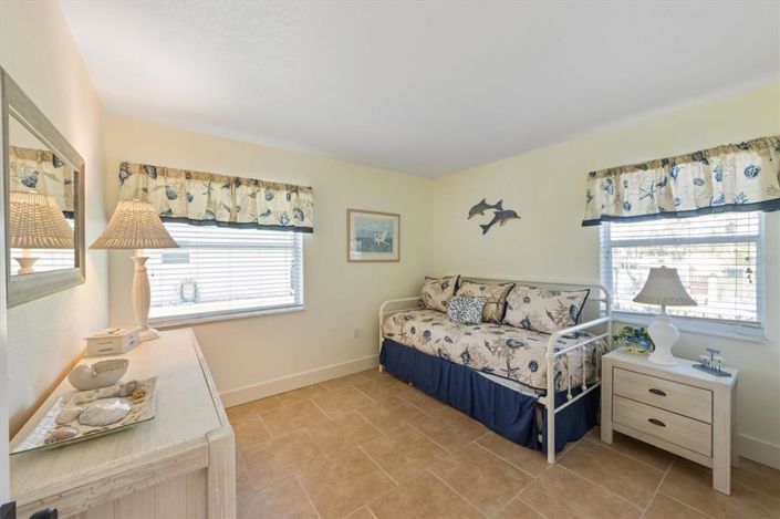 Image No.15-2 Bed Property for sale