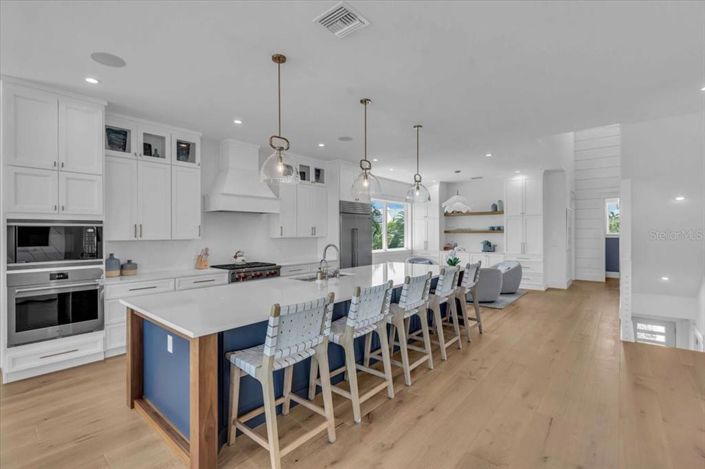 Image No.15-5 Bed Property for sale