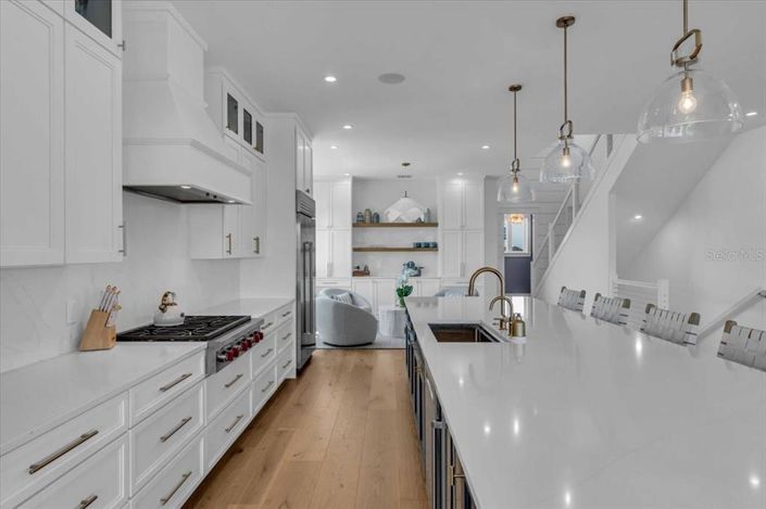 Image No.16-5 Bed Property for sale